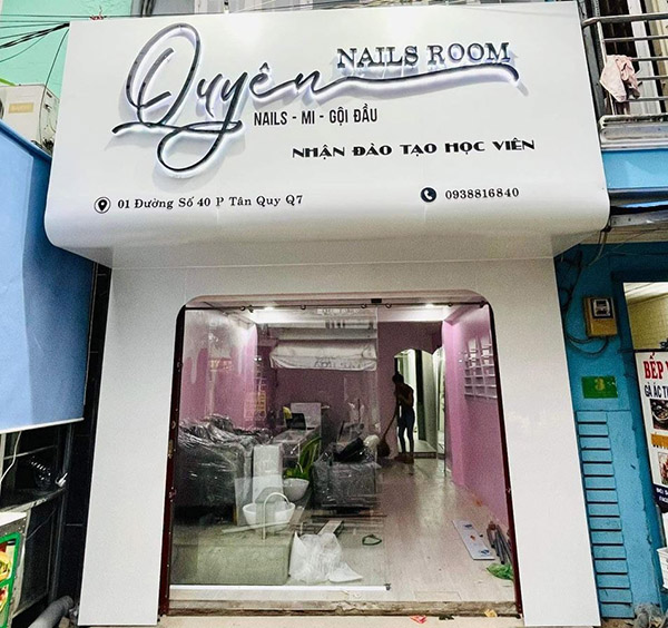 Thi c&ocirc;ng mặt dựng Alu đẹp cho tiệm Nail