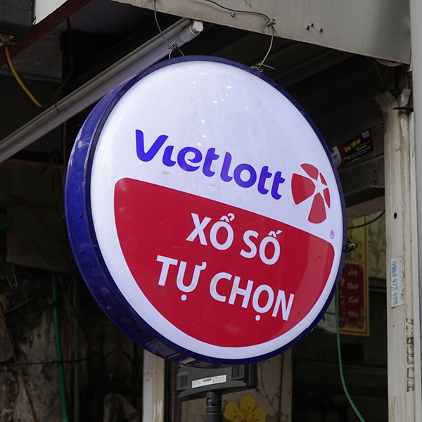 Hộp đèn mica hút nổi cho cửa hàng đại lý vé số