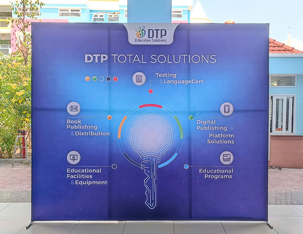 Mẫu backdrop hội thảo hội nghị in bạt Hiflex khung sắt