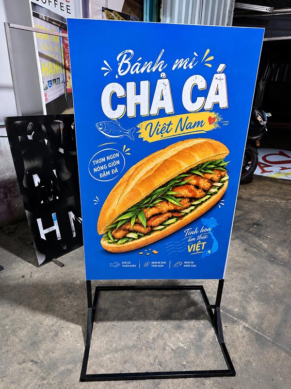 Mẫu biển vẫy tiệm bánh mì dạng đứng đặt vỉa hè