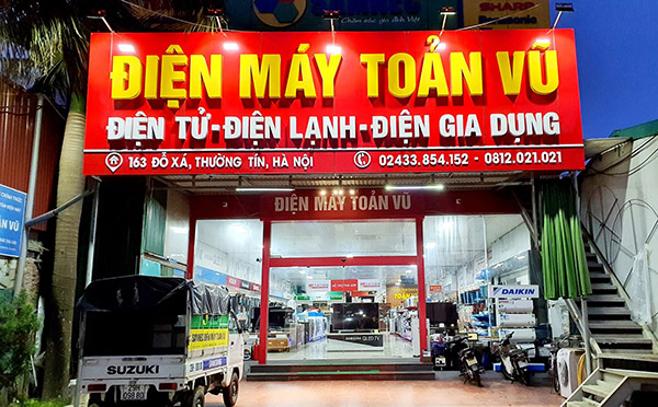 Mẫu bảng hiệu điện máy - điện lạnh Toản Vũ bằng mặt dựng Alu chữ nổi Mica