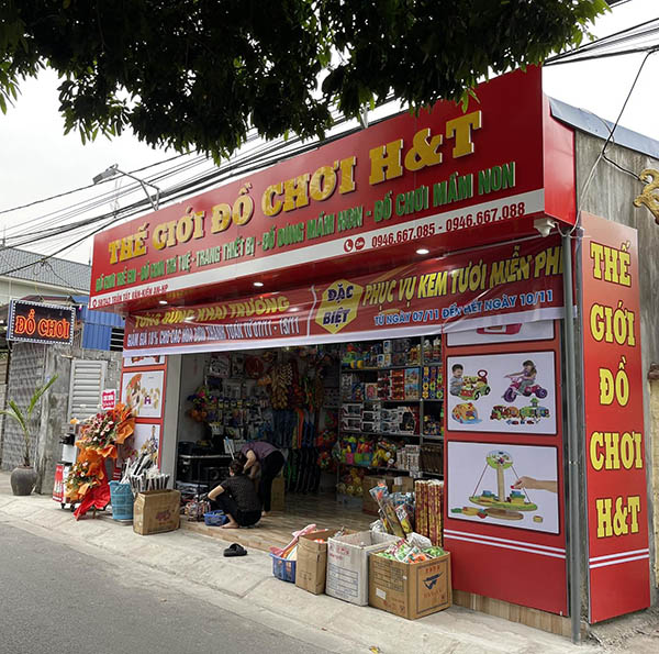 Mẫu bảng hiệu cửa hàng đồ chơi trẻ em H&T
