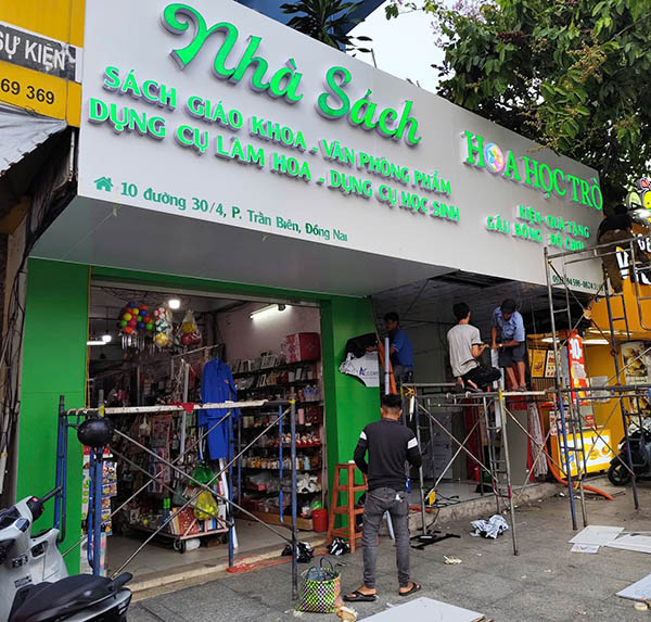 Dự án thi công bảng hiệu nhà sách Hoa Học Trò tại Đồng Nai