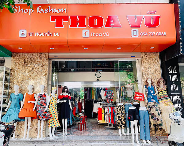 Phong cách thiết kế bảng hiệu shop quần áo trẻ em