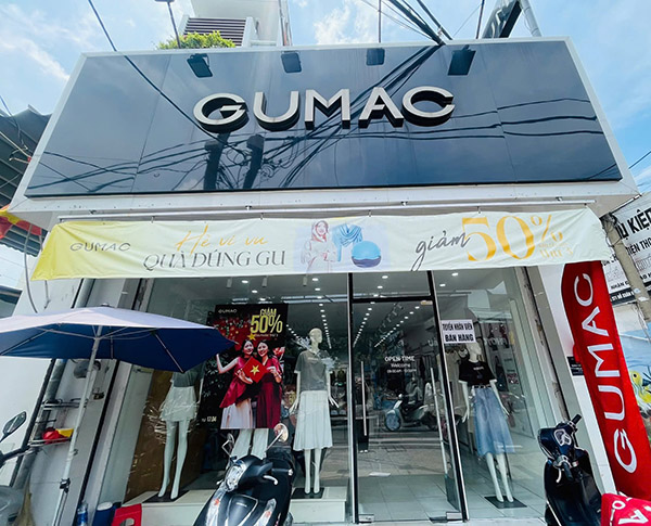 Mẫu bảng hiệu shop quần áo GUMAC
