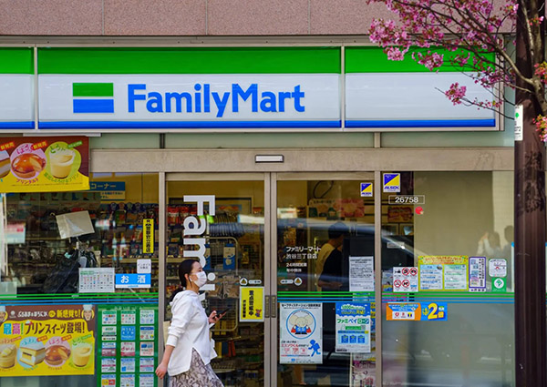 Mẫu bảng hiệu siêu thị mini Family Mart