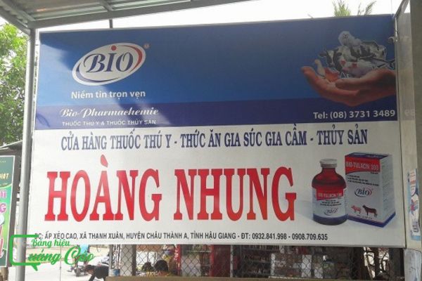 Mẫu bảng hiệu thức ăn gia súc, gia cầm Hoàng Nhung