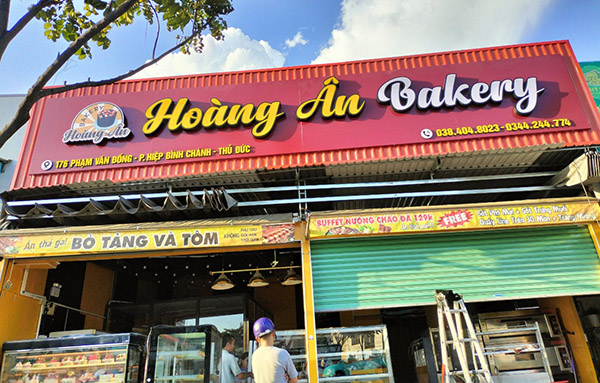 Hướng dẫn quy trình bảo trì và vệ sinh bảng hiệu tôn sóng bền đẹp
