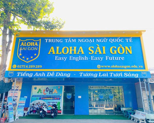 Mẫu bảng hiệu trung tâm ngoại ngữ ALOHA Sài Gòn thi công bằng mặt dựng Alu chữ nổi Mica