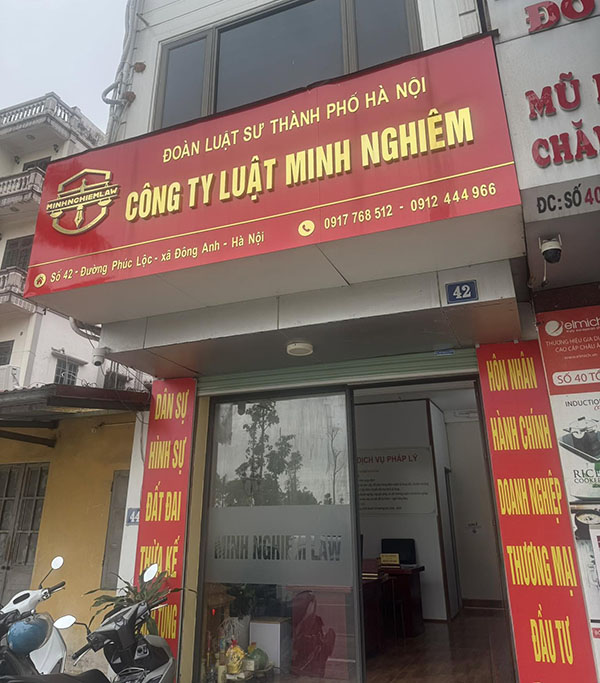 Mẫu bảng hiệu văn phòng luật sư bằng mặt dựng Alu kèm chữ nổi Inox
