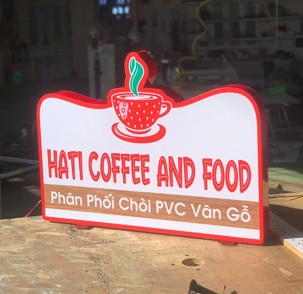 Tìm hiểu chi tiết về biển vẫy cafe là gì và cấu tạo của nó