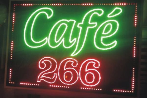Kích thước biển vẫy cafe đèn LED tiêu chuẩn