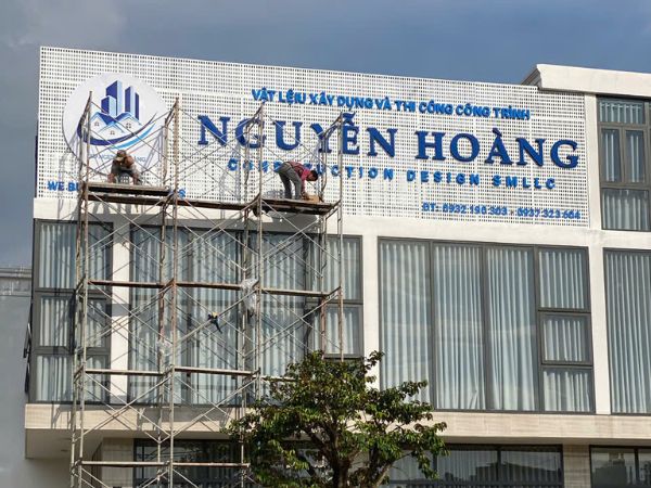 Thi công bảng hiệu cửa hàng vật liệu xây dựng và thi công công trình Nguyễn Hoàng