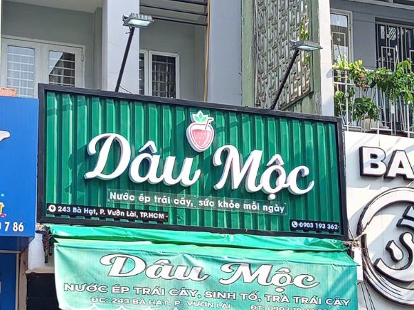 Làm bảng hiệu quán nước ép trái cây Dâu Mộc