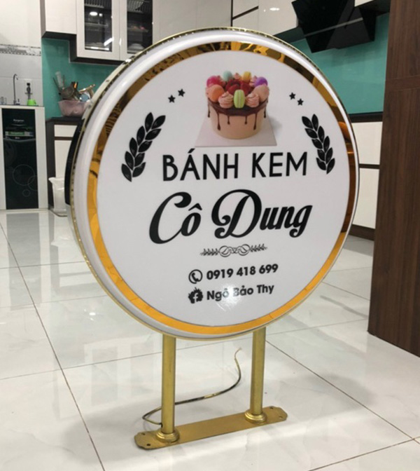 Mẫu hộp đèn Mica hút nổi mặt nhỏ gọn, giá rẻ cho tiệm bánh kem