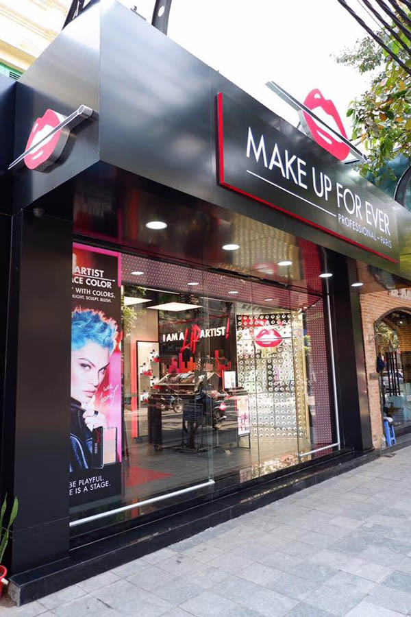Hướng dẫn cách bảo trì bảng hiệu makeup luôn bền đẹp và mới mẻ