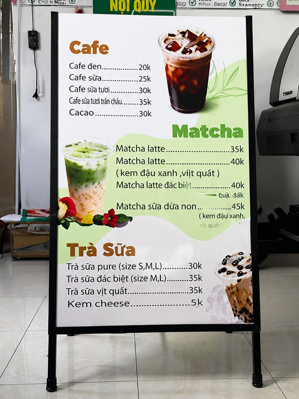 Mẫu bảng hiệu quán trà sữa dạng đứng đặt vỉa hè để trình bày menu