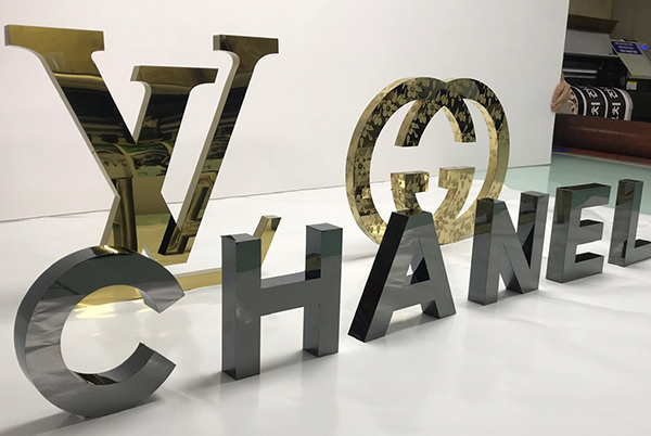 Chữ nổi Inox đèn CHANEL sử dụng công nghệ sơn tĩnh điện