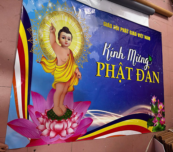 In backdrop phật đản bằng bạt Hiflex giá rẻ, tiết kiệm