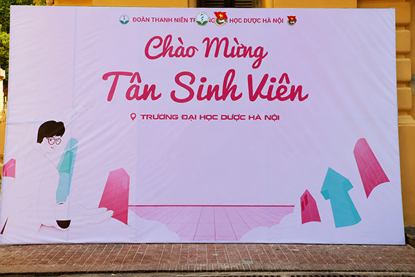 Mẫu backdrop chào mừng tân sinh viên chất liệu bạt Hiflex đế xám