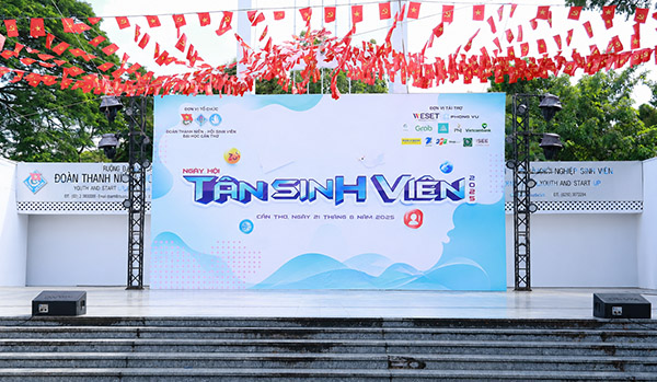 Mẫu backdrop ngày hội tân sinh viên