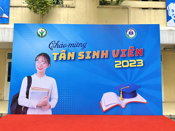 Mẫu backdrop sự kiện chào đón tân sinh viên nhập học