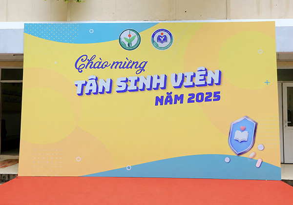 Mẫu backdrop chào mừng tân sinh viên thiết kế đơn giản