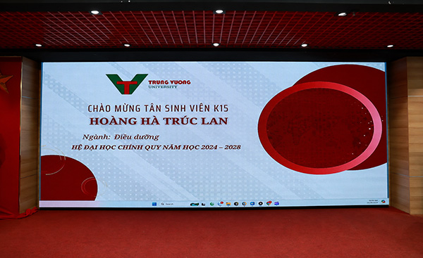 Phông chào mừng tân sinh viên trình chiếu bằng màn LED