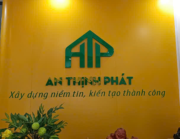 Làm logo bảng hiệu trên mặt dựng Alu
