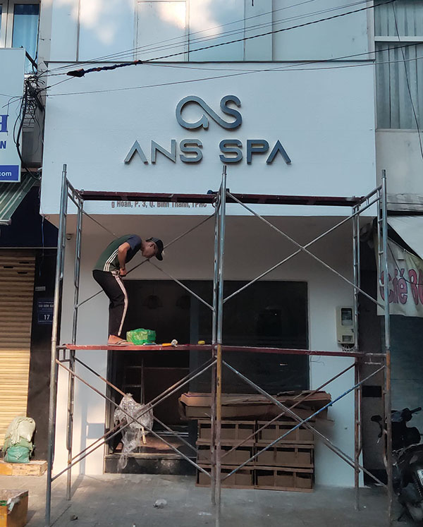 Hướng dẫn cách chọn ngày giờ tốt treo bảng hiệu hợp tuổi