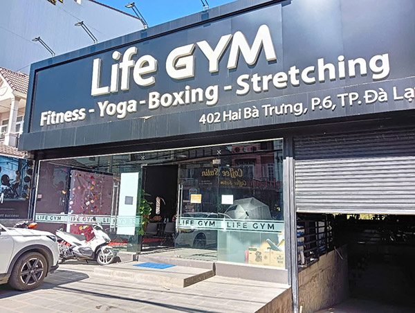 Mẫu bảng hiệu gym - yoga băng mặt dựng Au chữ Mica nổi
