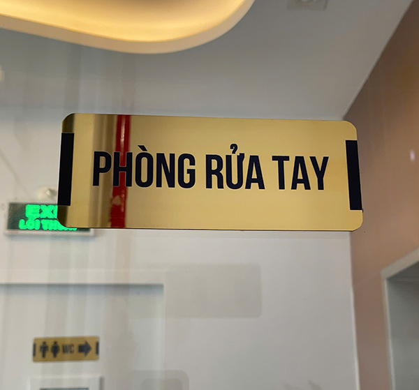 Dự án làm biển phòng ban bằng Inox cho đơn vị NUN Clinic