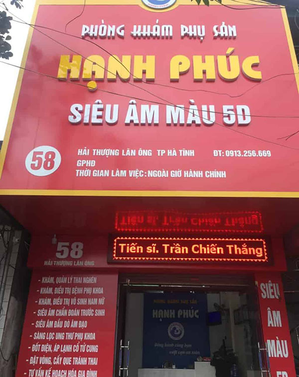 Bảng hiệu màu đỏ cho mệnh Hỏa làm bảng hiệu