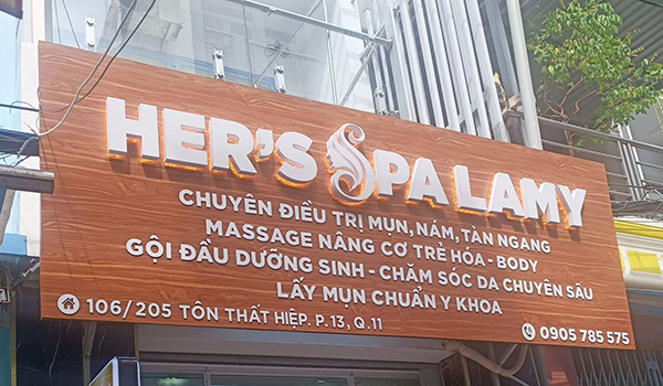 Mẫu bảng hiệu gỗ công nghiệp cho người mệnh Mộc muốn làm bảng hiệu